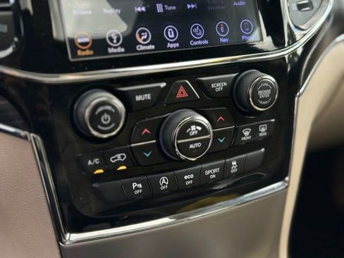 Used 2019 Jeep Grand Cherokee Limited AWD/4WD image 13