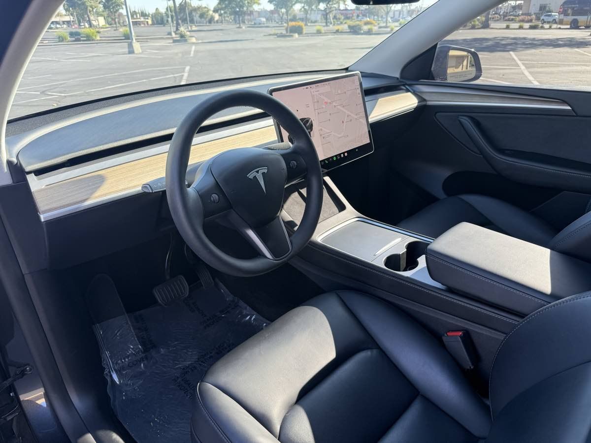 Used 2024 Tesla Model Y Long Range RWD image 15