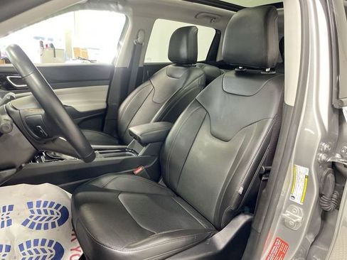 Used 2022 Jeep Compass Limited w/ Sun and Sound Group image 11