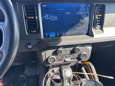 Used 2024 Ford Bronco Badlands image 11