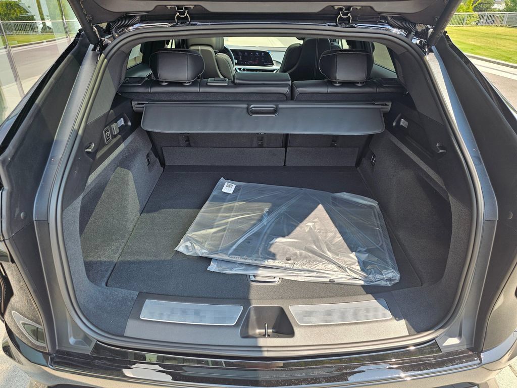 New 2026 Cadillac Lyriq V AWD/4WD image 13