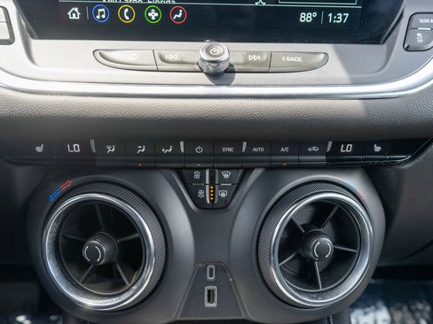 Used 2025 Chevrolet Blazer LT AWD/4WD image 19