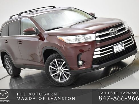 Used 2019 Toyota Highlander XLE image 2