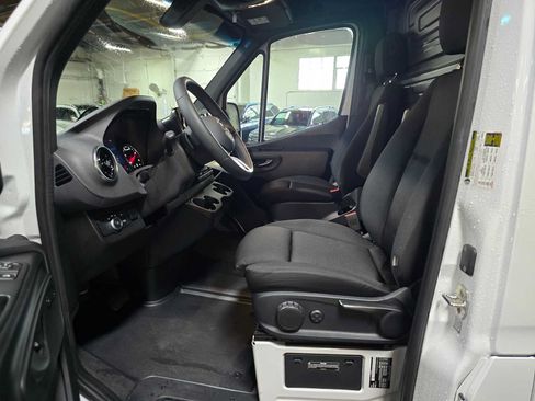 Used 2025 Mercedes-Benz Sprinter 2500 image 20