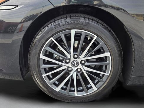 Certified 2025 Lexus ES 350 w/ Premium Package image 30