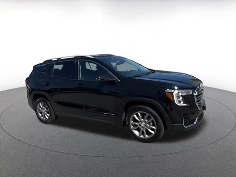 Used 2024 GMC Terrain SLT AWD/4WD image 2