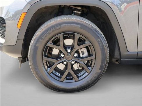 Used 2024 Jeep Grand Cherokee Altitude AWD/4WD image 29