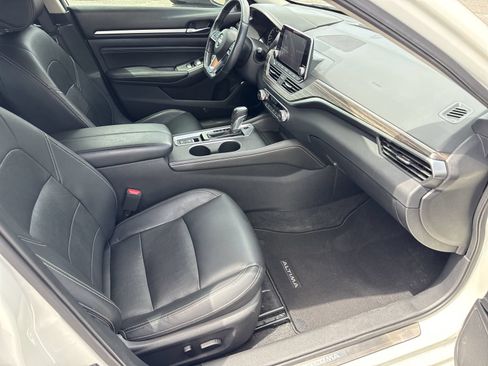 Used 2019 Nissan Altima 2.5 Platinum FWD image 33