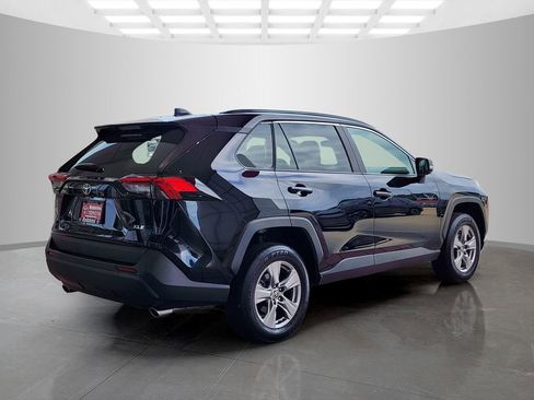 Used 2025 Toyota RAV4 XLE w/ Convenience Package FWD image 5