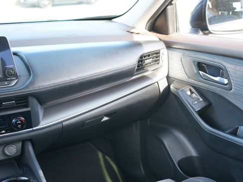 Used 2023 Nissan Rogue SV image 24