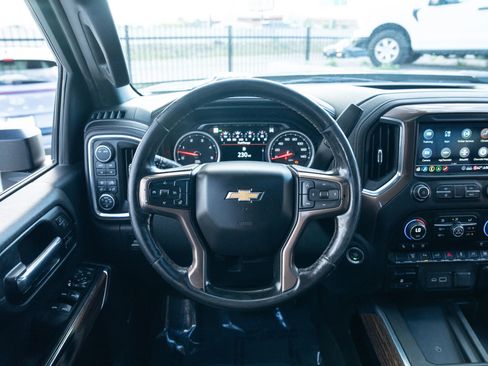 Used 2020 Chevrolet Silverado 2500 High Country w/ Gooseneck/5TH Wheel Package AWD/4WD image 12
