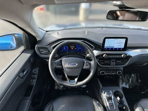 Used 2022 Ford Escape Titanium w/ Class II Trailer Tow Package image 12