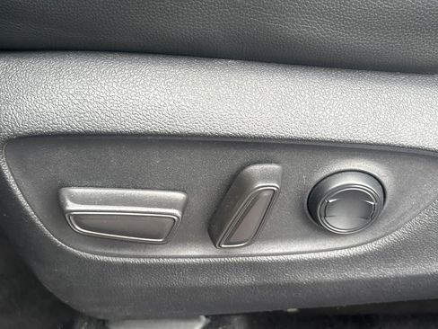 Used 2022 Toyota Highlander XLE FWD image 9