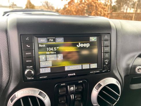 Used 2013 Jeep Wrangler Unlimited Rubicon w/ Dual Top Group image 16