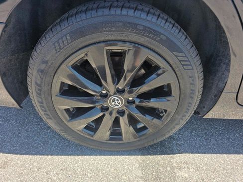 Used 2018 Toyota Camry LE FWD image 18