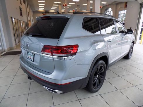 Used 2023 Volkswagen Atlas SE w/ Panoramic Sunroof Package image 7