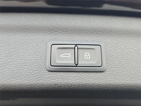 Used 2021 Audi Q3 2.0T Premium w/ Convenience Package image 32