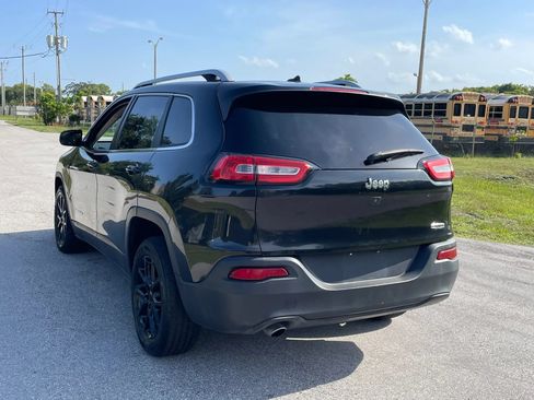 Used 2015 Jeep Cherokee Latitude FWD image 9
