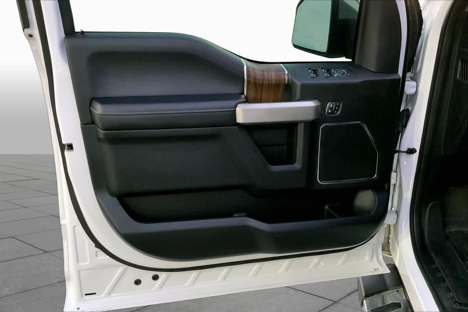 Used 2019 Ford F150 Lariat w/ Equipment Group 502A Luxury AWD/4WD image 19