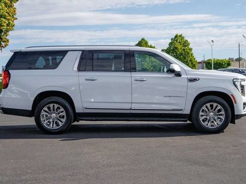 Used 2025 GMC Yukon XL Denali AWD/4WD image 5