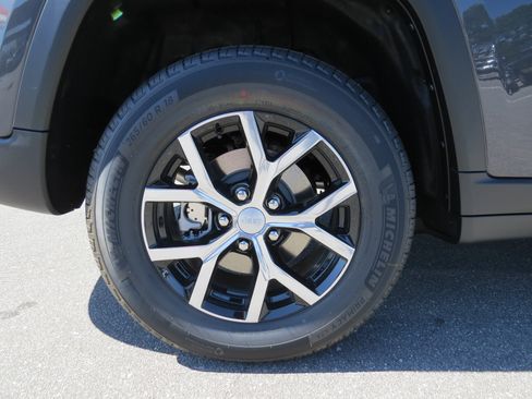 New 2025 Jeep Grand Cherokee Limited w/ Trailer Tow Package image 10