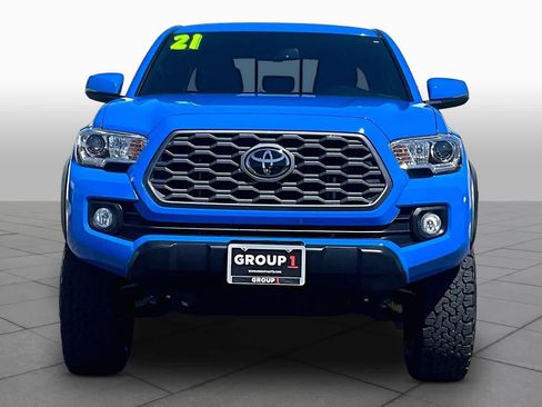 Used 2021 Toyota Tacoma TRD Off-Road w/ Technology Package AWD/4WD image 3