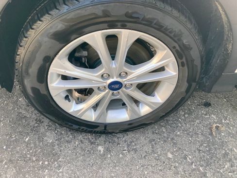 Used 2018 Ford Escape SE w/ SE Sync 3 Package AWD/4WD image 31