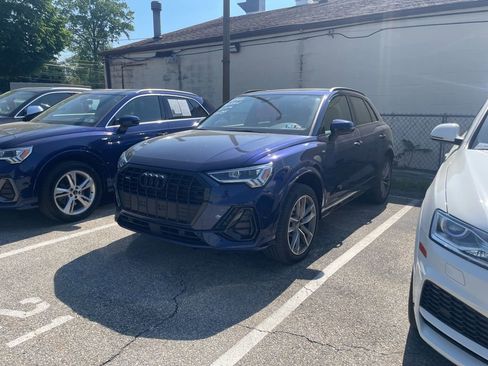 Used 2023 Audi Q3 2.0T Premium w/ Black Optic Sport Package AWD/4WD image 1