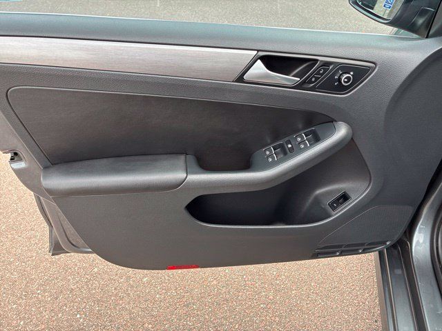Used 2013 Volkswagen Jetta TDI FWD image 13
