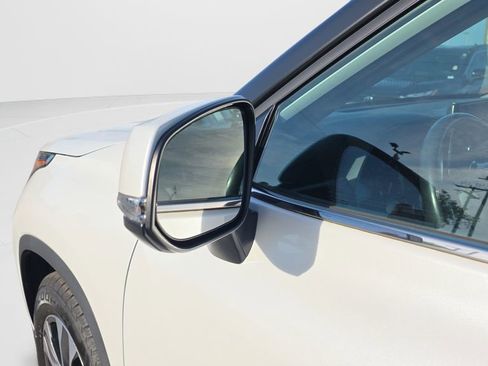 Used 2023 Toyota Highlander XLE image 28