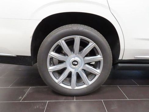 Certified 2022 Cadillac Escalade Premium Luxury Platinum AWD/4WD image 15