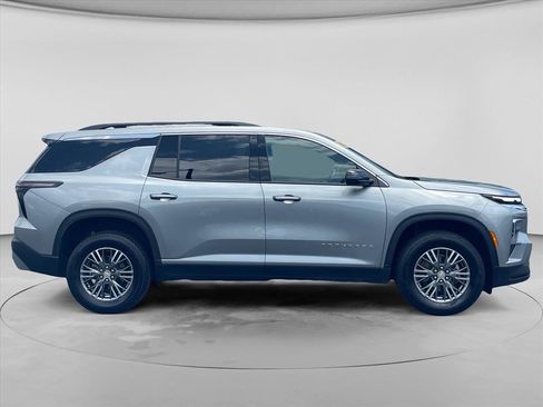 Used 2026 Chevrolet Traverse LT AWD/4WD image 8