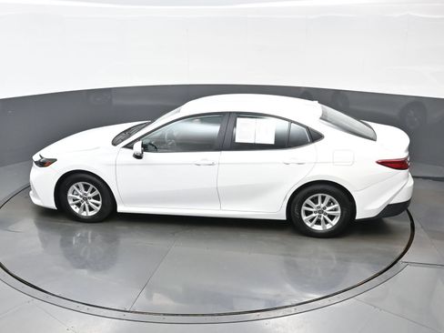 Used 2025 Toyota Camry LE FWD image 37