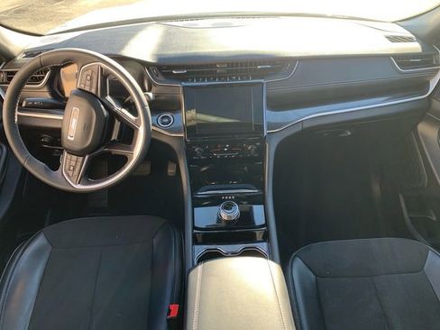 Used 2023 Jeep Grand Cherokee Altitude image 18