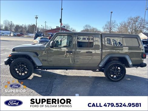 Used 2025 Jeep Gladiator Nighthawk image 7