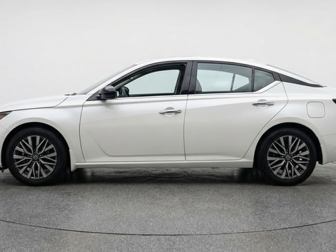 Used 2025 Nissan Altima 2.5 SV image 5