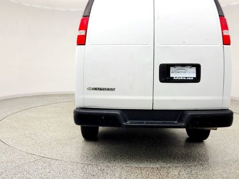 Used 2021 Chevrolet Express 2500 w/ Driver Convenience Package RWD image 6