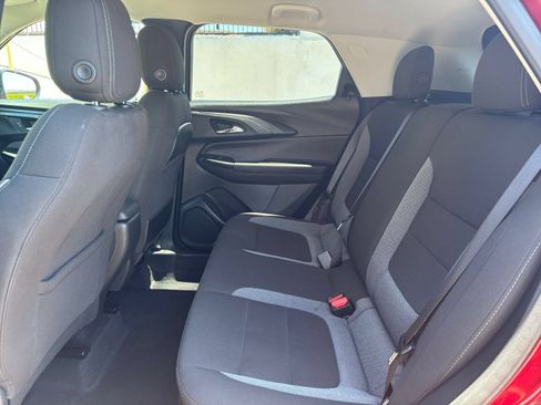 Used 2025 Chevrolet TrailBlazer LT FWD image 24