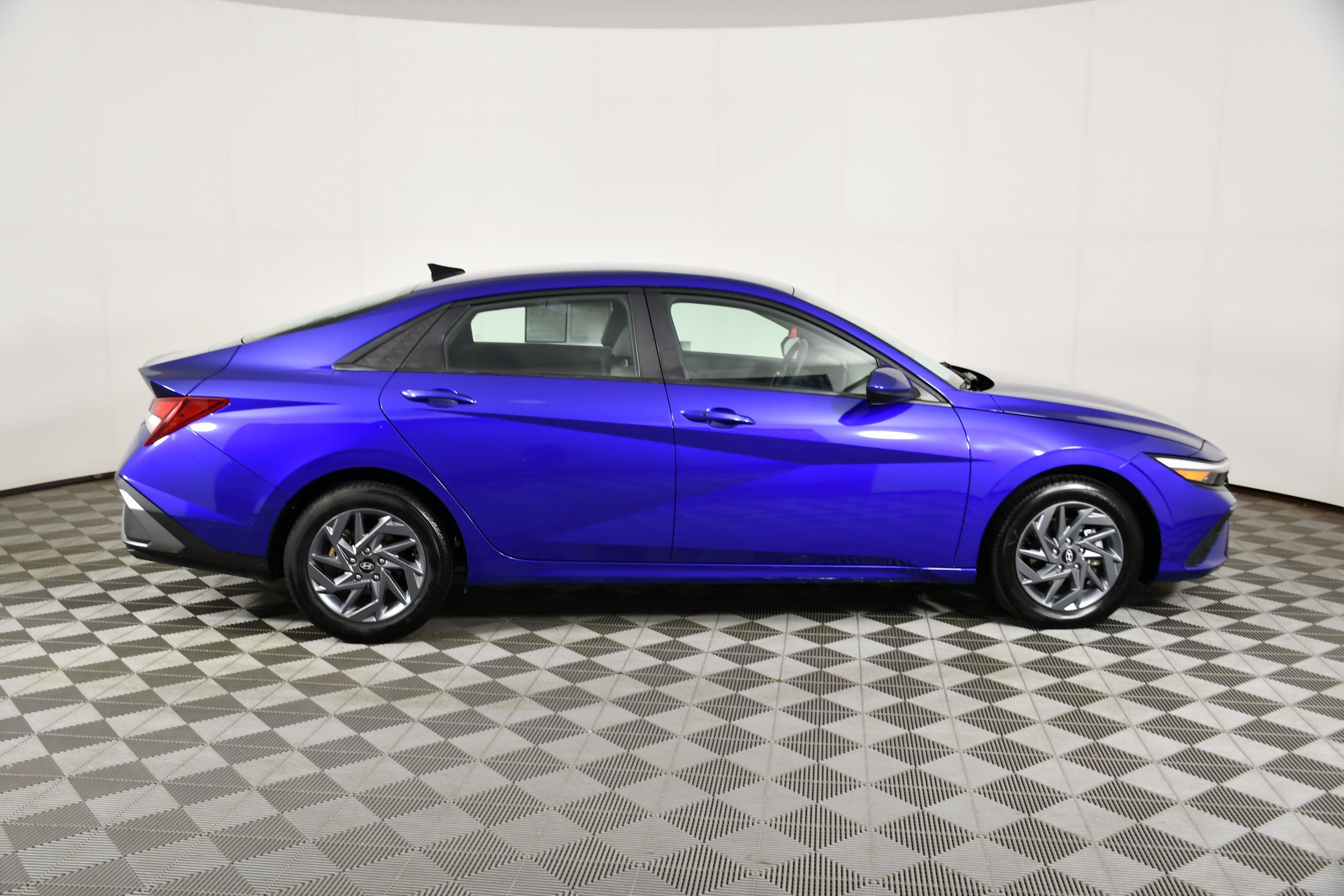 Used 2024 Hyundai Elantra SEL FWD image 5