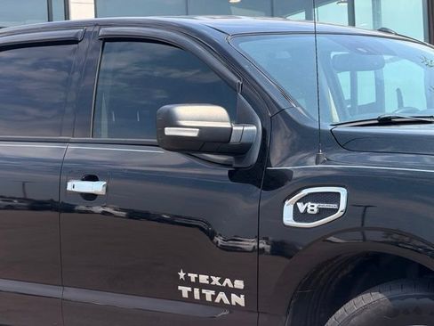 Used 2017 Nissan Titan SV RWD image 4