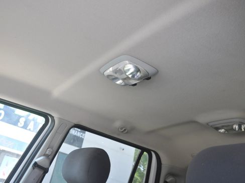 Used 2004 Ford Explorer Sport Trac XLT image 25