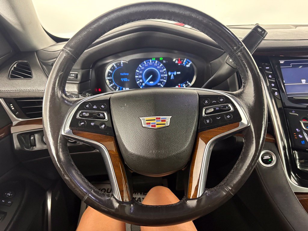 Used 2019 Cadillac Escalade Luxury AWD/4WD image 25