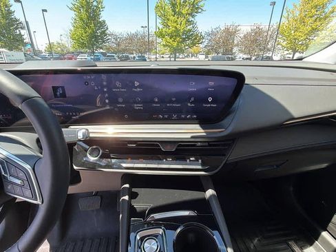 Used 2025 Buick Envision Avenir AWD/4WD image 22