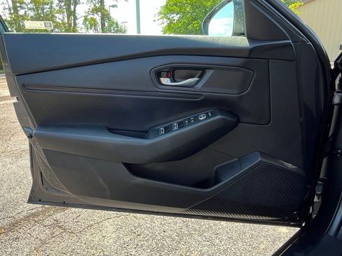 Used 2025 Honda Accord SE image 9