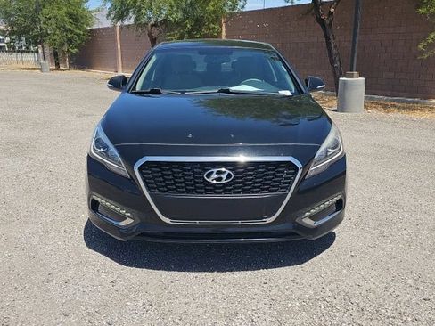 Used 2017 Hyundai Sonata SE FWD image 2