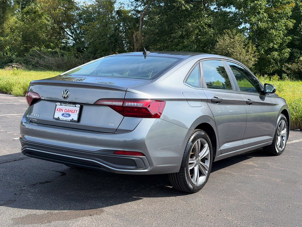 Used 2022 Volkswagen Jetta SE FWD image 9