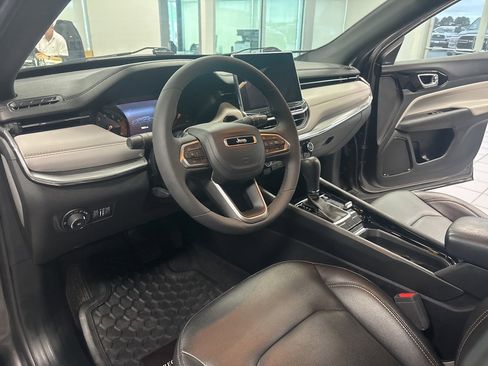 Used 2024 Jeep Compass Limited image 12