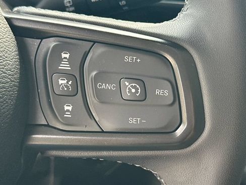 Used 2025 Jeep Wrangler Unlimited Rubicon w/ Convenience Group AWD/4WD image 28