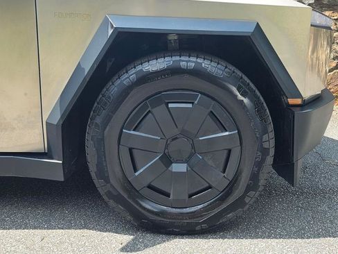 Used 2024 Tesla Cybertruck AWD Crew Cab image 17