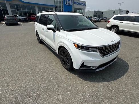 Used 2023 Kia Carnival SX Prestige FWD image 1